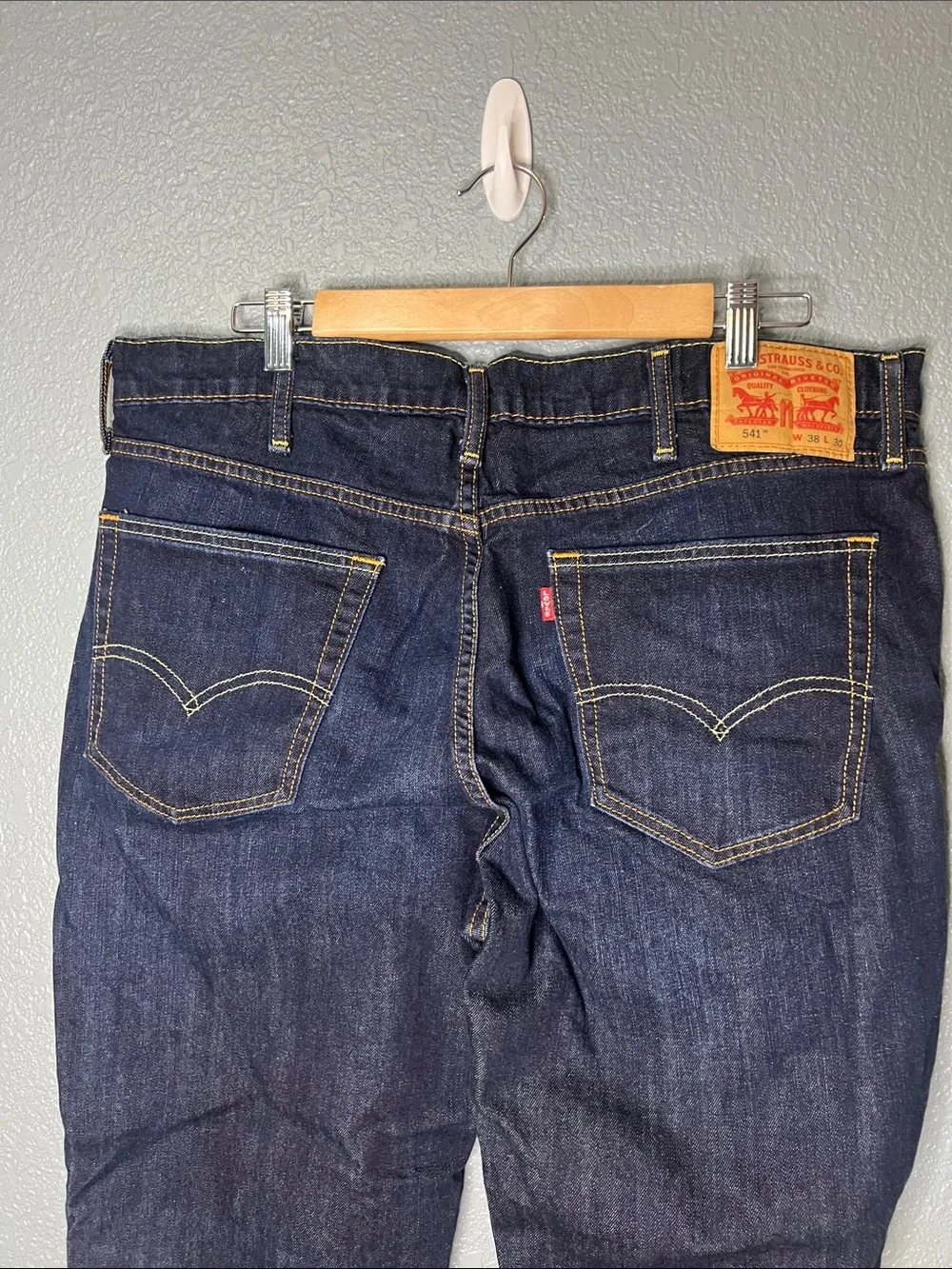 Levi's 541 Men's Jeans Blue 38x30 Dark Wash Denim 5-Pocket Cotton Blend
